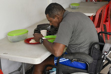Un comedor que entrega &lsquo;Semillas de vida&rsquo; en el barrio Manuela Beltr&aacute;n