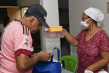 Un comedor que entrega &lsquo;Semillas de vida&rsquo; en el barrio Manuela Beltr&aacute;n