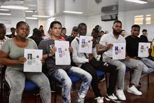 V&iacute;ctimas del conflicto armado reciben sus libretas militares en Cali de manera gratuita