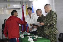 V&iacute;ctimas del conflicto armado reciben sus libretas militares en Cali de manera gratuita