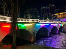Cinco hitos ornamentales de Cali brillan con los colores del arco iris para celebrar el &lsquo;D&iacute;a Mundial del Orgullo LGTBIQ+&rsquo;