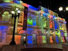 Cinco hitos ornamentales de Cali brillan con los colores del arco iris para celebrar el &lsquo;D&iacute;a Mundial del Orgullo LGTBIQ+&rsquo;