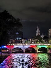 Cali ilumina seis hitos en honor al grito de su independencia