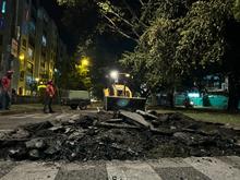 Cuadrilla nocturna de la Secretar&iacute;a de Infraestructura tap&oacute; decenas de huecos y mejor&oacute; la movilidad en el barrio El Caney 