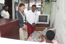 Unidos por la inclusi&oacute;n: estudiante recibe silla de ruedas donada por funcionarios de la Secretar&iacute;a de Educaci&oacute;n