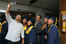 87 j&oacute;venes pertenecientes a zonas vulnerables de Cali se graduaron en TIC, gracias a una sinergia entre Alcald&iacute;a y el sector empresarial