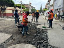 Alcald&iacute;a de Cali tap&oacute; enorme hueco que afectaba a los vecinos del barrio Olaya Herrera y contin&uacute;a diciendo #ChaoHueco en Cali