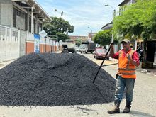 Alcald&iacute;a de Cali tap&oacute; enorme hueco que afectaba a los vecinos del barrio Olaya Herrera y contin&uacute;a diciendo #ChaoHueco en Cali