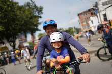 La bici se pedaleó en la celebración de su día en la Ciclovida de Cali 6