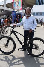La bici se pedaleó en la celebración de su día en la Ciclovida de Cali 1