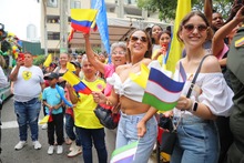 Cali se llen&oacute; de patriotismo: el 20 de julio miles de personas  acompa&ntilde;aron el desfile de la Fuerza P&uacute;blica