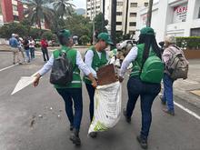 Tras la manifestaci&oacute;n pac&iacute;fica de la minga ind&iacute;gena, 30 &lsquo;Promotores Mi Cali Bella&rsquo; lideraron la limpieza en un sector del barrio Versalles