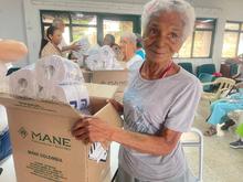 Cuidando a quienes nos cuidaron: entrega de m&aacute;s de 200 kits de aseo en el Hospital Geri&aacute;trico de San Miguel