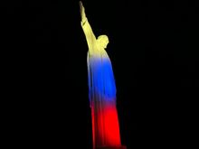 Diez hitos de Cali se iluminan de amarillo, azul y rojo para conmemorar la Batalla de Boyac&aacute;