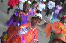 Desfilamos por los 50 a&ntilde;os de la Instituci&oacute;n Etnoeducativa Siete de Agosto