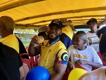 El medallista ol&iacute;mpico Yeison L&oacute;pez fue recibido en el &lsquo;Bus Tur&iacute;stico Cali 488 a&ntilde;os&rsquo;