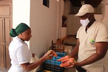 Gestores de los comedores comunitarios reciben cada 10 d&iacute;as insumos de calidad para garantizar su funcionamiento