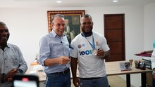 El medallista ol&iacute;mpico Yeison L&oacute;pez hizo realidad otro sue&ntilde;o: alcalde Alejandro Eder le entreg&oacute; un apartamento en Valle del Lili