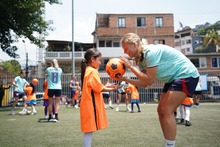 Salsa y folclor alegran llegada a Cali de las selecciones que disputar&aacute;n la Copa Mundial Femenina Sub- 20