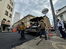 Avanza la recuperaci&oacute;n de la malla vial de Cali en tiempo r&eacute;cord: Av. de Los Cerros, centro hist&oacute;rico y estadio dicen &iexcl;chao hueco!