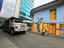 Avanza la recuperaci&oacute;n de la malla vial de Cali en tiempo r&eacute;cord: Av. de Los Cerros, centro hist&oacute;rico y estadio dicen &iexcl;chao hueco!
