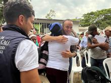 Emotivo y masivo encuentro del alcalde Alejandro Eder con los habitantes de Navarro