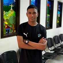 Cali reconstruye vidas: Michael consigue trabajo tras superar secuelas del conflicto armado