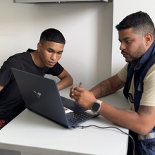 Cali reconstruye vidas: Michael consigue trabajo tras superar secuelas del conflicto armado