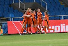 Visitantes siguen encantados con la alegr&iacute;a de los cale&ntilde;os en el Mundial Femenino Sub-20