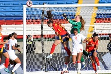 Sufriendo, Espa&ntilde;a derrot&oacute; 2-1 a Canad&aacute; en el Pascual y est&aacute; en cuartos de final del Mundial Femenino Sub-20