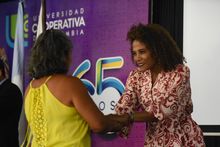 Taxistas y periodistas de Cali se graduaron como EmbajaCOP para ayudar a turistas y visitantes en la COP16