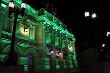 La &lsquo;sucursal del cielo&rsquo; se ilumina de verde en homenaje a la COP16