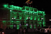 La &lsquo;sucursal del cielo&rsquo; se ilumina de verde en homenaje a la COP16