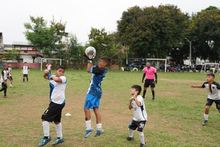 Niños y monitores de fútbol del Programa Deporvida vivieron en la cancha de la galería en Alfonso López el tradicional Festival de Halloween 2