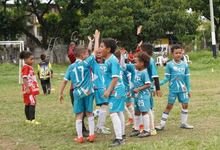 Niños y monitores de fútbol del Programa Deporvida vivieron en la cancha de la galería en Alfonso López el tradicional Festival de Halloween 4