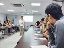 Contrataci&oacute;n a la  academia