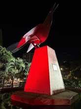 Cali rinde homenaje a los Bomberos Voluntarios iluminando de rojo  ocho hitos y monumentos de la ciudad
