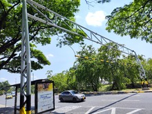 Conductor imprudente desatendi&oacute; la se&ntilde;alizaci&oacute;n en el puente de la Avenida Colombia, poniendo en riesgo su integridad estructural