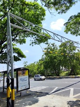 Conductor imprudente desatendi&oacute; la se&ntilde;alizaci&oacute;n en el puente de la Avenida Colombia, poniendo en riesgo su integridad estructural