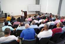 Operativos contra el transporte informal y demarcaci&oacute;n de pistas, entre los temas discutidos durante reuni&oacute;n de Movilidad Distrital con taxistas