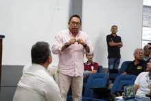 Operativos contra el transporte informal y demarcaci&oacute;n de pistas, entre los temas discutidos durante reuni&oacute;n de Movilidad Distrital con taxistas