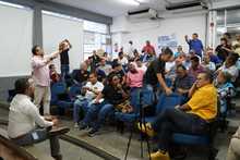 Operativos contra el transporte informal y demarcaci&oacute;n de pistas, entre los temas discutidos durante reuni&oacute;n de Movilidad Distrital con taxistas