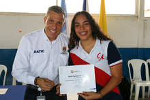 Alcald&iacute;a de Cali certifica en competencias tecnol&oacute;gicas a 356 ni&ntilde;os y j&oacute;venes del Colegio El Poblado I