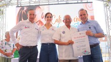 Alrededor de 200 personas fueron beneficiadas por la Alcald&iacute;a de Cali con la entrega de t&iacute;tulos de vivienda 