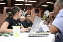 Rueda de negocios gener&oacute; alianzas entre organizaciones de recicladores y empresas transformadoras de residuos aprovechables