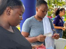 Kiosko Violeta sensibiliza sobre el acoso callejero y otros tipos de violencia basadas en g&eacute;nero