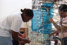 Con amor y esmero, as&iacute; trabajan las artesanas que dan vida al  Alumbrado &lsquo;Cali le canta a la Navidad&rsquo;