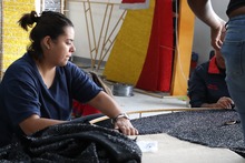 Con amor y esmero, as&iacute; trabajan las artesanas que dan vida al  Alumbrado &lsquo;Cali le canta a la Navidad&rsquo;