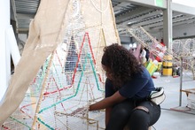 Con amor y esmero, as&iacute; trabajan las artesanas que dan vida al  Alumbrado &lsquo;Cali le canta a la Navidad&rsquo;