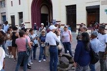 Cale&ntilde;os y visitantes disfrutaron de la riqueza cultural, hist&oacute;rica y patrimonial, en el recorrido peatonal por el centro de Cali